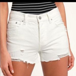 WE THE FREE PEOPLE SOFIA DISTRESSED CUTOFF WHITE SHORTS SZ 29 SUMMER BUTTON FLY